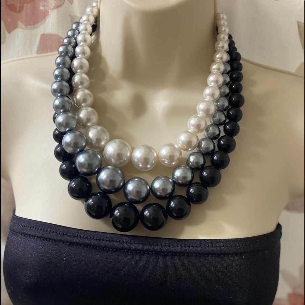 Large faux pearl 3 strand necklace Mob wife vibes